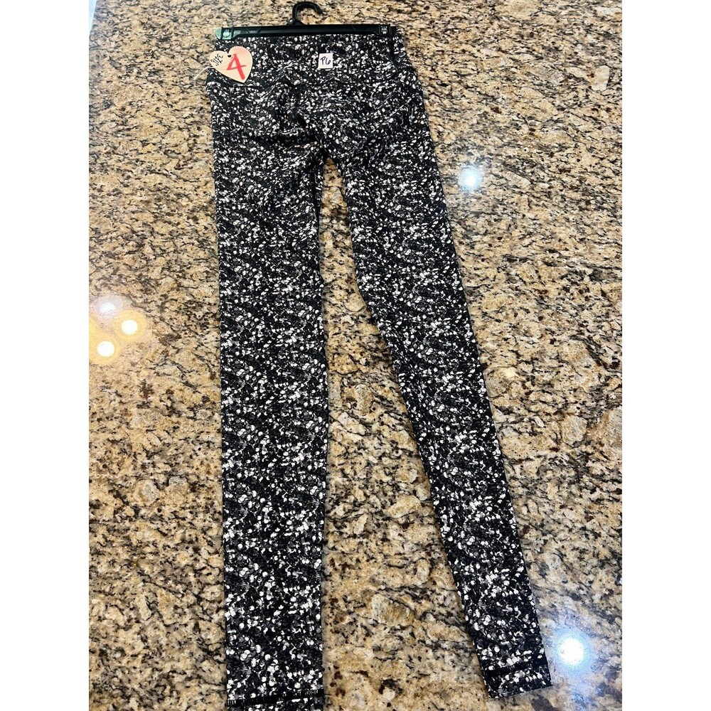 Lululemon leggings size 4 full length wunder under